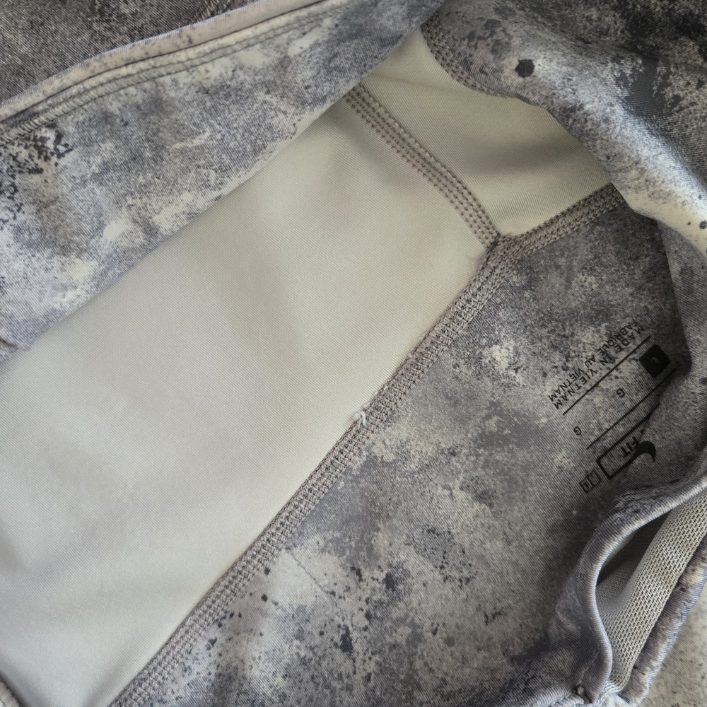 Nike Women's Gray and White Patterned Leggings - Picture 10 of 10